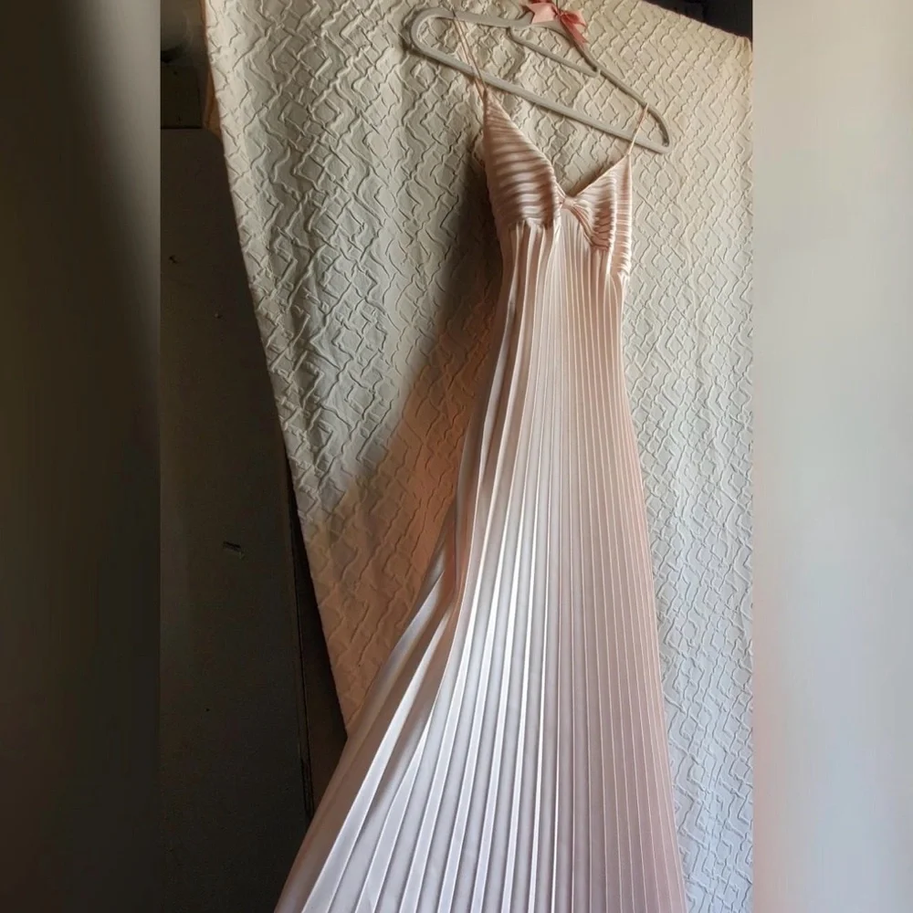 Delicates V-Neck Nightgown - Picture 5 of 7